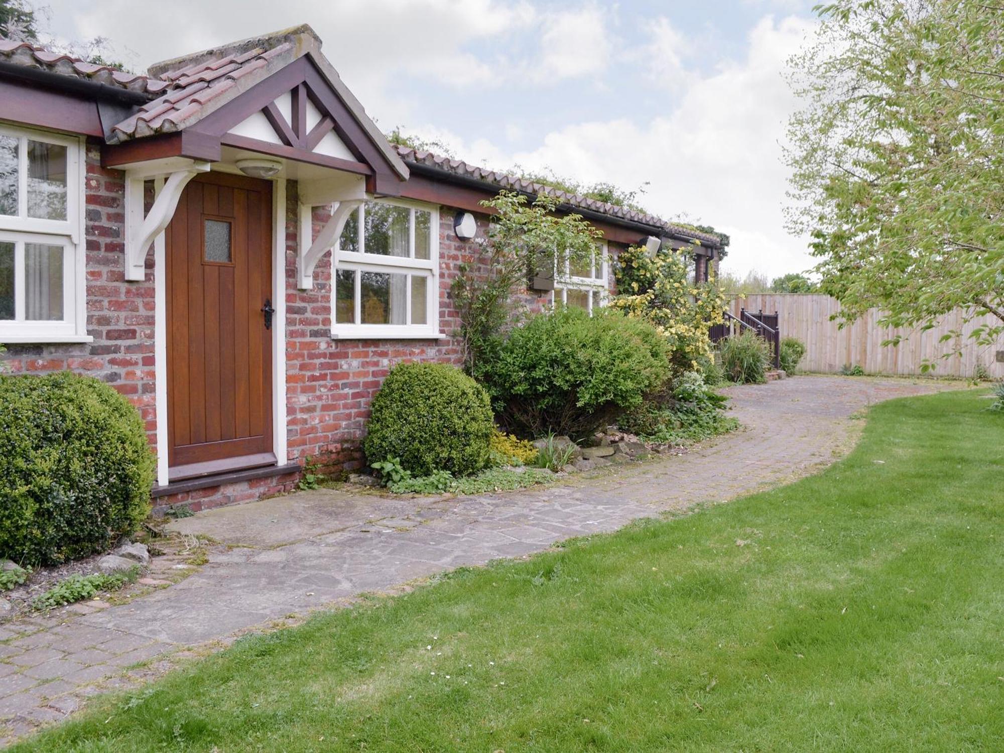 Walled Garden Lodge Ryehill Bagian luar foto