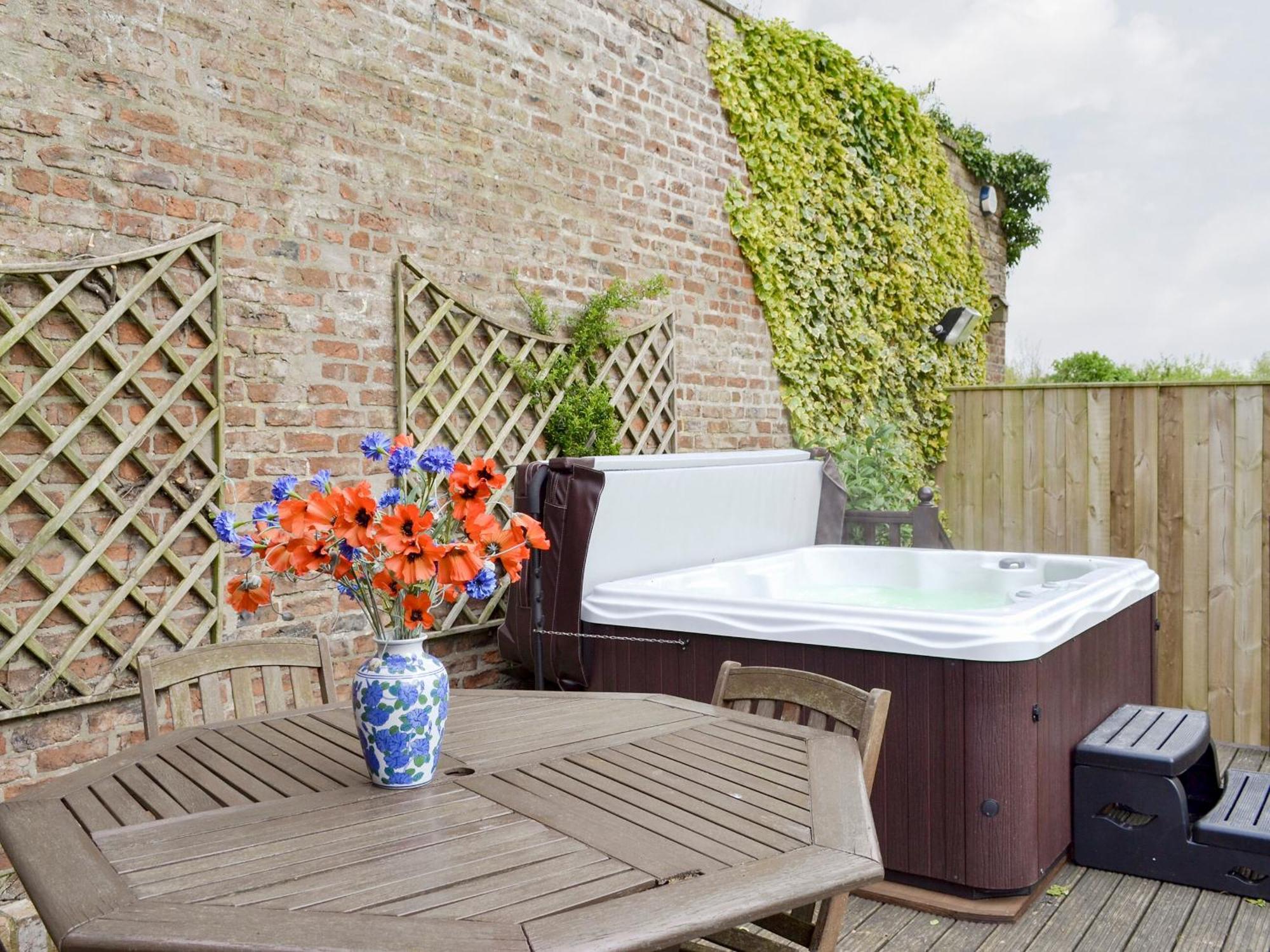 Walled Garden Lodge Ryehill Bagian luar foto